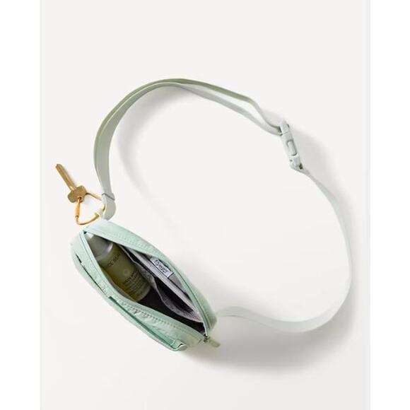 NWT Athleta All About BELT BAG Chest Crossbody Bag Fanny Pack U Pastel Green - Picture 3 of 4